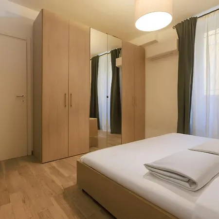 Casa Dei Papi - *